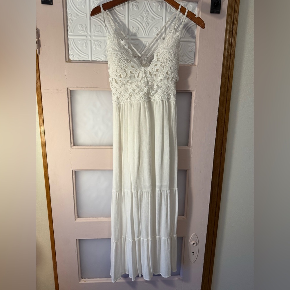 Chic White Lace Maxi Dress